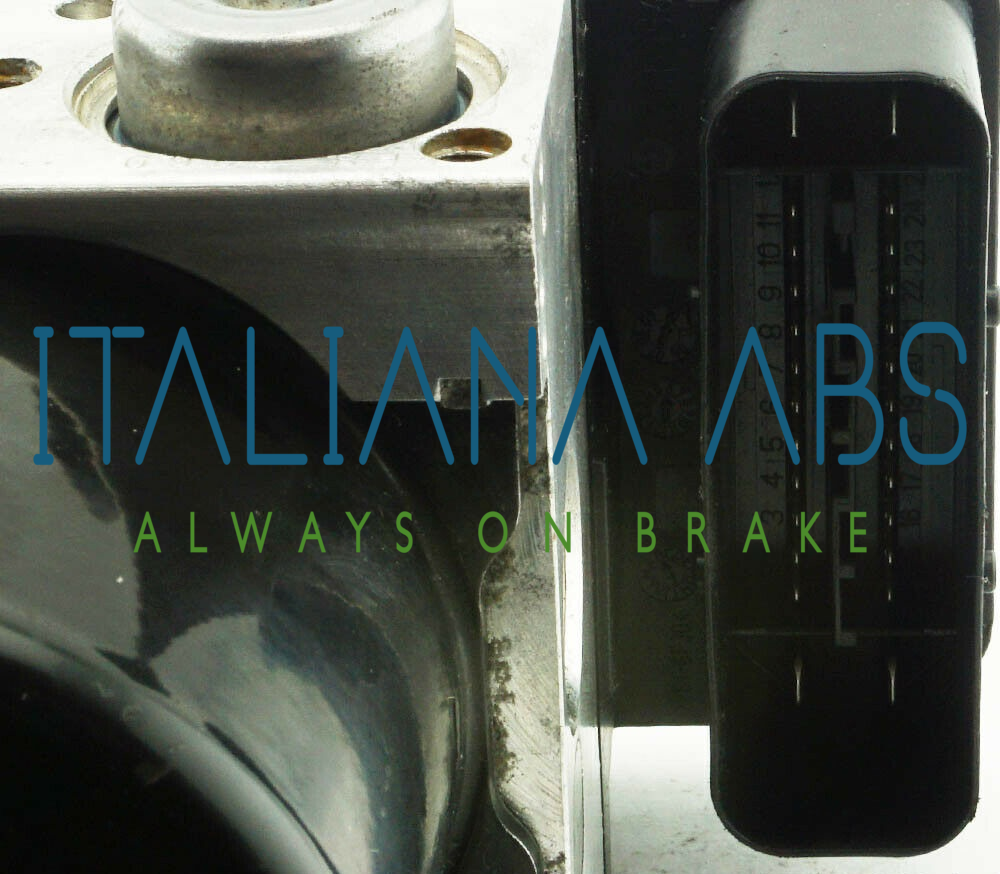 Centralina ABS RENAULT, codici identificativi: 476601563R 10021204664 10096114473