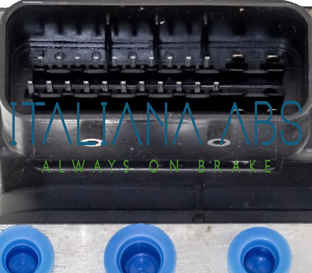 Centralina ABS RENAULT. codici identificativi: 8200528357 15052204 15113904F